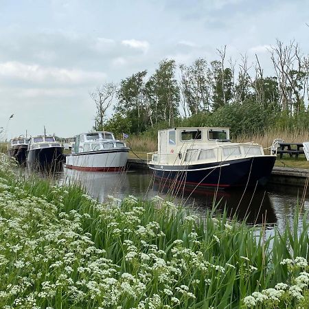 Boat Ella - Kamperen Op Het Water -Niet Om Mee Te Varen -Read Host Profile-Lees Hostprofiel Jutrijp Bagian luar foto