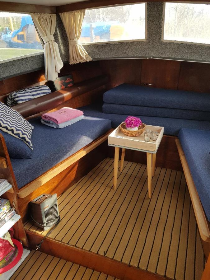 Boat Ella - Kamperen Op Het Water -Niet Om Mee Te Varen -Read Host Profile-Lees Hostprofiel Jutrijp Bagian luar foto