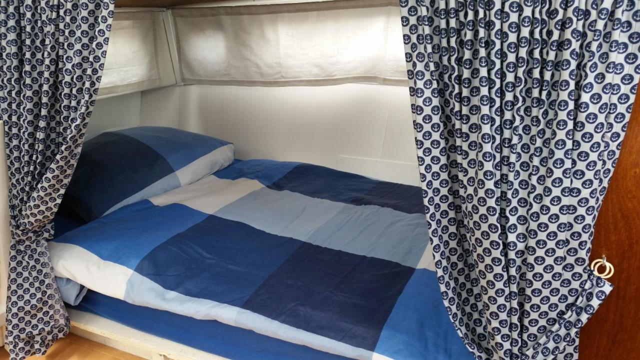 Boat Ella - Kamperen Op Het Water -Niet Om Mee Te Varen -Read Host Profile-Lees Hostprofiel Jutrijp Bagian luar foto