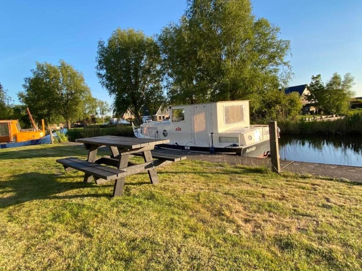 Boat Ella - Kamperen Op Het Water -Niet Om Mee Te Varen -Read Host Profile-Lees Hostprofiel Jutrijp Bagian luar foto