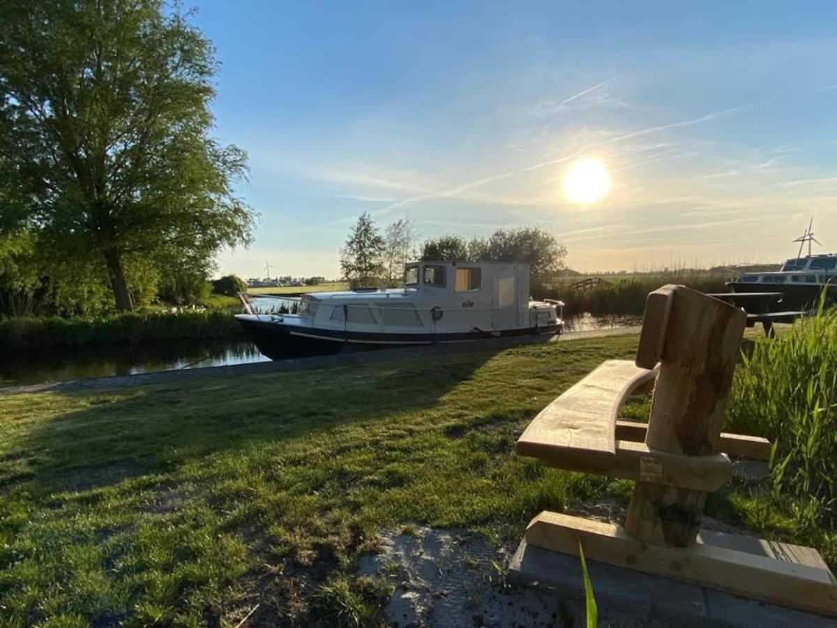 Boat Ella - Kamperen Op Het Water -Niet Om Mee Te Varen -Read Host Profile-Lees Hostprofiel Jutrijp Bagian luar foto
