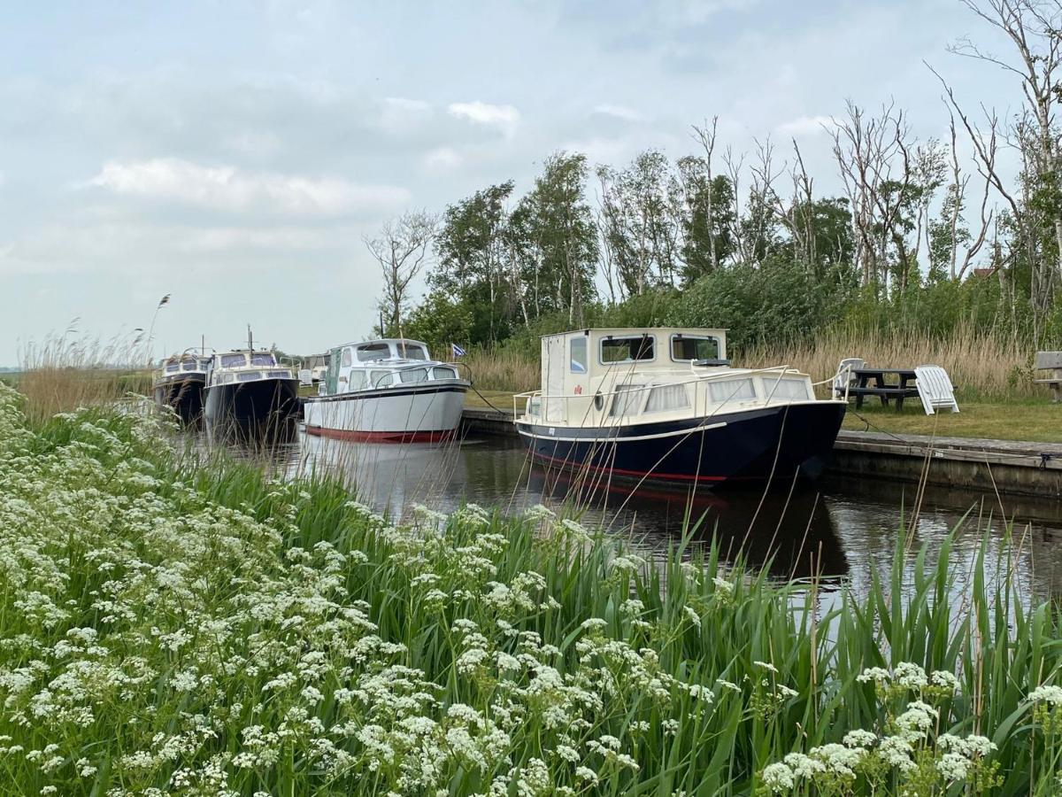 Boat Ella - Kamperen Op Het Water -Niet Om Mee Te Varen -Read Host Profile-Lees Hostprofiel Jutrijp Bagian luar foto